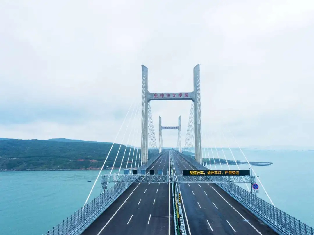 突破建桥禁区平潭海峡公铁两用大桥公路面试通车