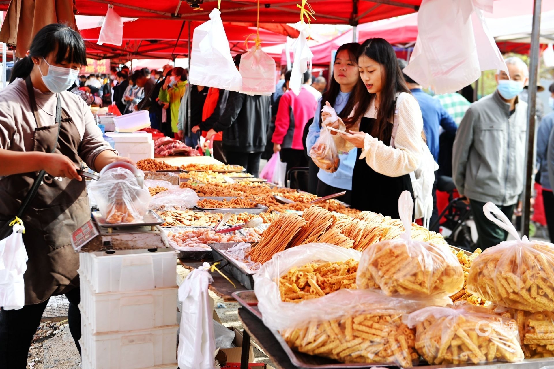 实拍灵山卫大集:画面有点费"哈喇子",当心
