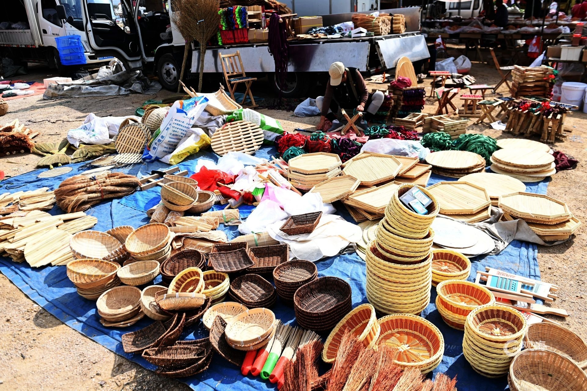 实拍灵山卫大集:画面有点费"哈喇子",当心