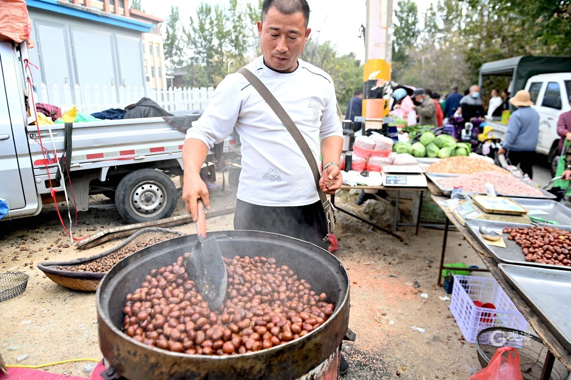 实拍灵山卫大集:画面有点费"哈喇子",当心
